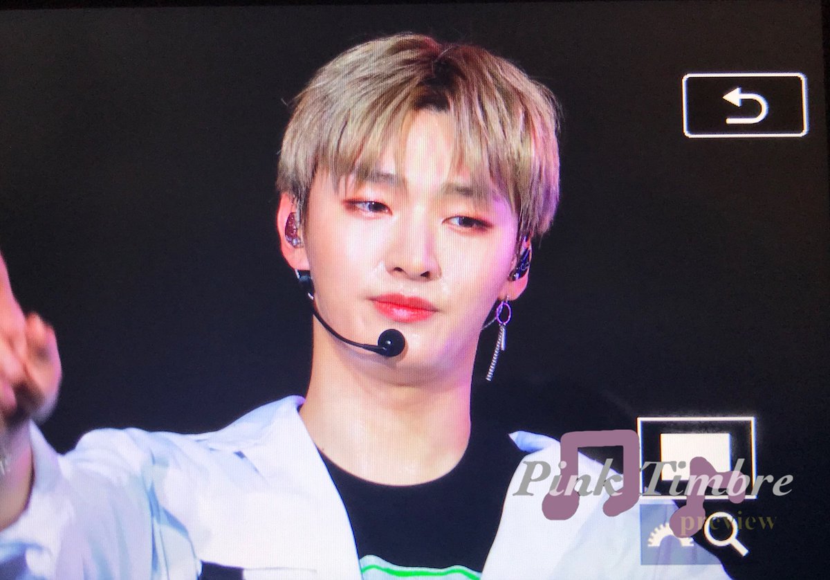 Babys_Jisung's tweet photo. [preview]180413 KCON JAPAN 💜

#윤지성 #지성 #워너원 #YoonJisung @WannaOne_twt #WANANAONE https://t.co/3werHEjPtd