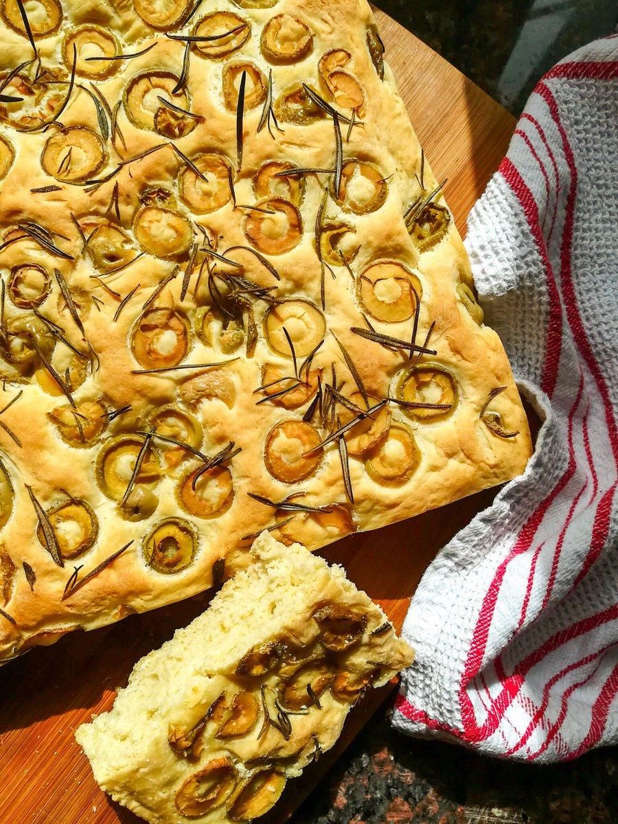 MissSella18's tweet photo. Here's the recipe to this delicious Focaccia Bread with Olives and Rosemary 
https://t.co/N6JyYvyq7r https://t.co/bRTTdUh1PW