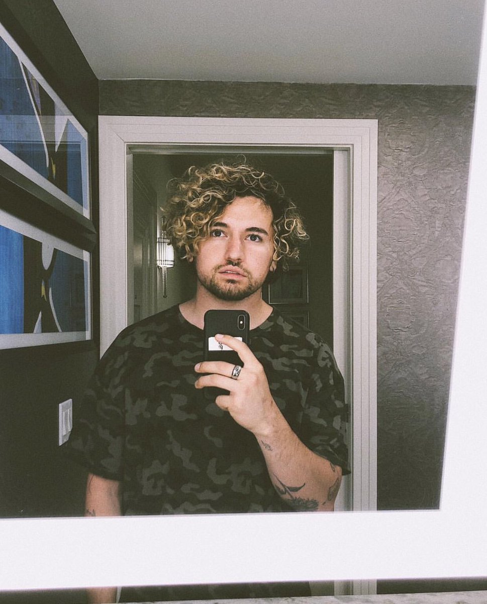 brooke_alyce's tweet photo. Can someone explain why @sampottorff all of a sudden has the same hair as @jccaylen https://t.co/UQVWeWYuo3