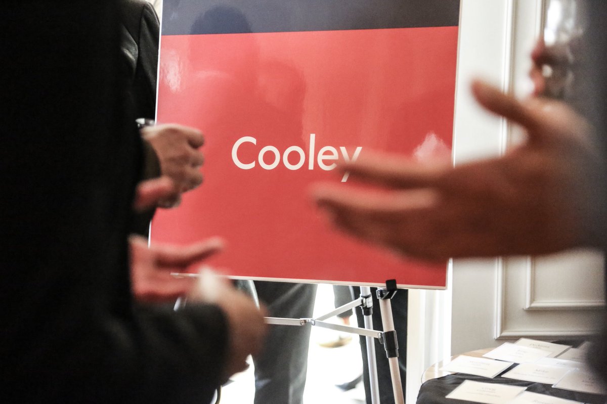 alxknght's tweet photo. Last week, the @CooleyLLP team hosted a dinner that brought together some of the most influential African American #leaders and change-makers. What happened in that room was the beginning of something great. #AAEx https://t.co/rDwbdZ907g