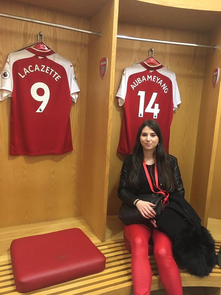 AngelinePiquery's tweet photo. Géniale cette visite du Stade @Arsenal ✨⚽️ https://t.co/vlnUAycxGE
