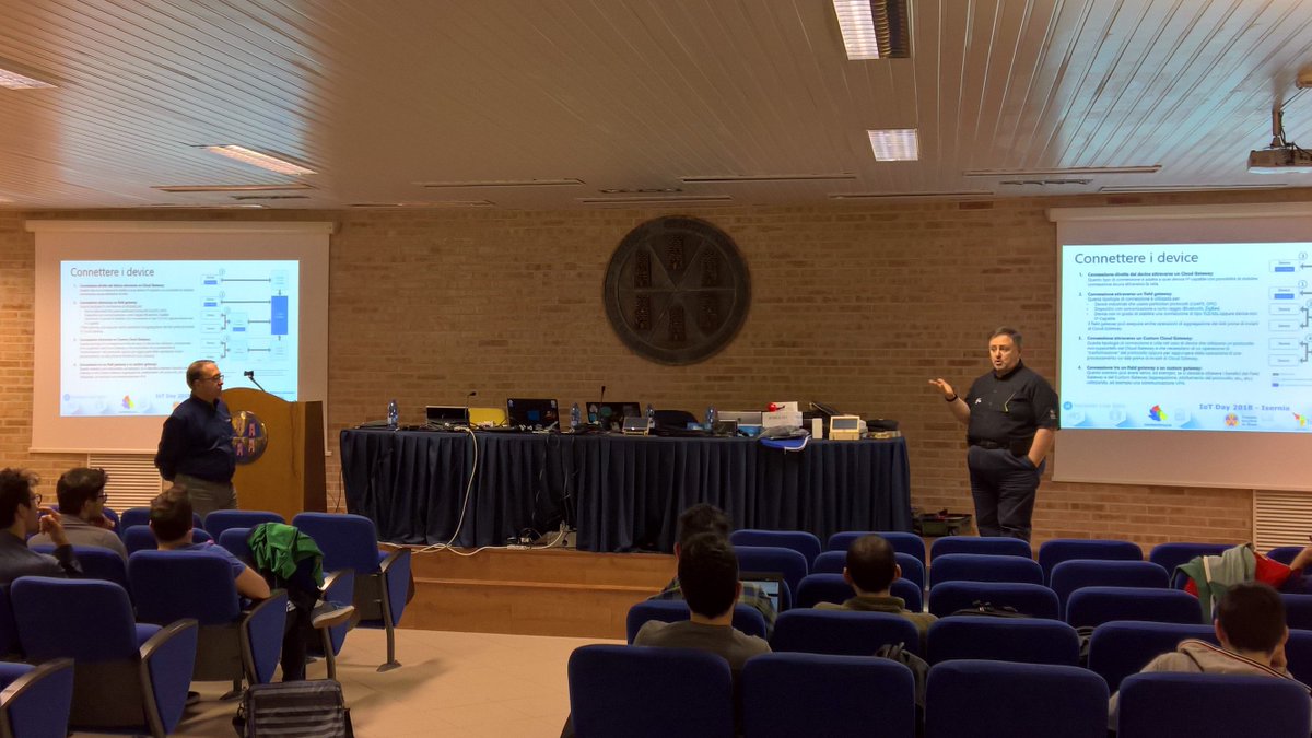 alessioiafrate's tweet photo. Quanta conoscenza con @massimobonanni e @marcodalpino @Unimolise #IoTDayIS18 @Hacksterio @IntelSoftware #HacksterLive https://t.co/XGU3ruGoRq
