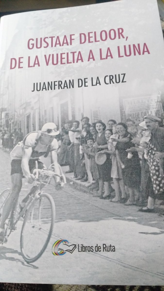 Terminado "Gustaaf Deloor, de la Vuelta a la luna" de <a href="/juanfdelacruz/">Juanfran de la Cruz</a> Una lectura muy recomendable. Es una combinación difícil de encontrar. Recupera una historia olvidada sin caer en las batallitas y es tremendamente riguroso a la par que está cargado de sensibilidad.