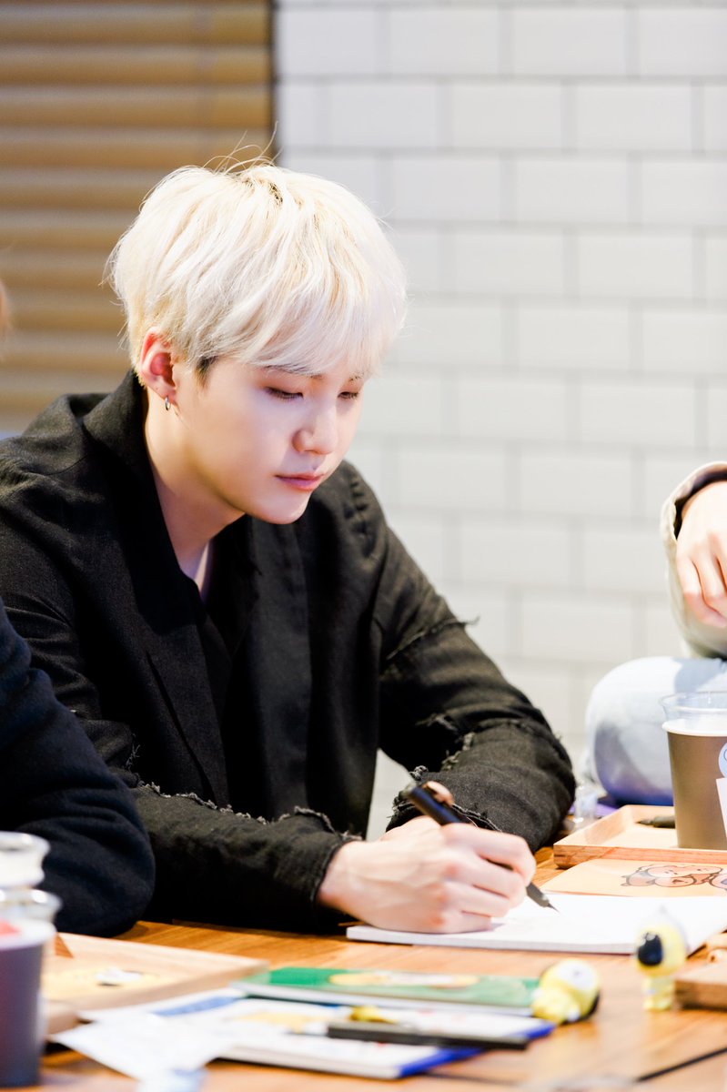 archive_yoongi's tweet photo. MATERIAL BOYFRIEND
#MTVBRKPOPBTS • #PremiosMTVMiaw • #BTSARMY • @BTS_twt
#Suga #슈가 #방탄소년단 #Yoongi

~  Bolinho D https://t.co/NhyOQ633kg