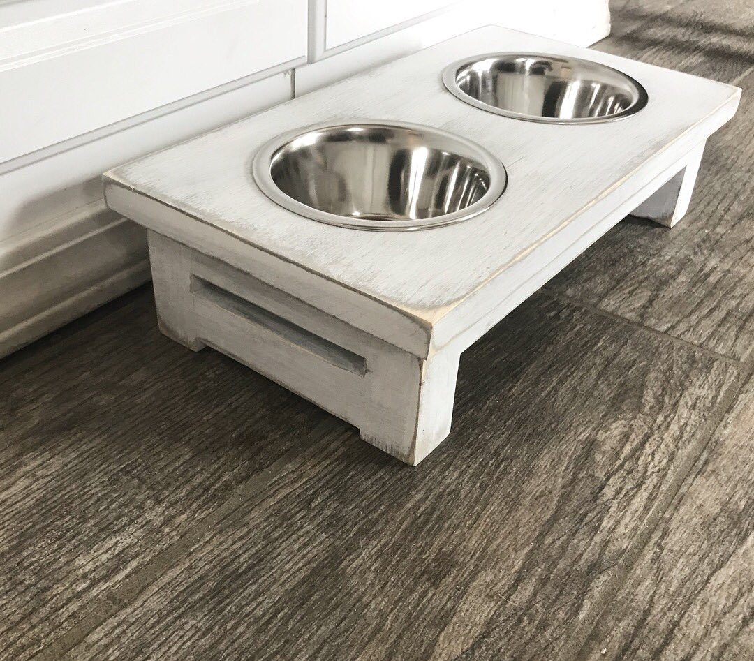 twomoosedesign's tweet photo. These x small farmhouse feeders are so cute! The feeder pictured stands at 4 inches tall and can be used for cats or small dogs. 

Are you at cat or dog person?!

#smalldog #smalldogs #catsofinstagram #cats🐱 #petsupplies #feedingstation https://t.co/YHX7YpAaTA