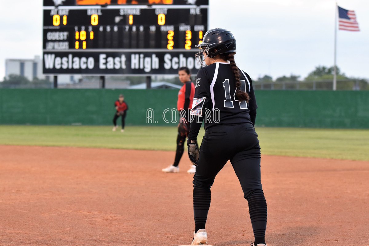 acord24's tweet photo. A few pictures from last night’s @WehsSoftball vs @HHSoftball1 game #RGVSoftball 

More Photos➡️ https://t.co/tX5urTO15Q https://t.co/n9Jz6l8Wbq