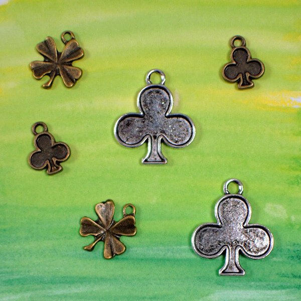 10 € offerts dès 40 € d'achats
avec le code promo VENDREDI13 jusqu'à dimanche (15 avril 2018) remise immédiate sur le montant du panier. 
PS: Les breloques de la photo sont en vente sur le site.
breloquependentif.com/breloques