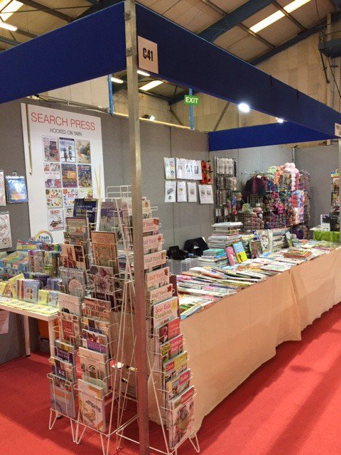 SearchPress's tweet image. ON NOW! 
Head over to the Search Press/ @PurpleValleyDes stand at @Craft4Crafters to buy from a selection of the finest books available on art and crafts!
More details: Shepton Mallet – 12-14th April 2018 – 10am -5pm
craft4crafters.co.uk/Bath2/

#show  #craft #craft4crafters