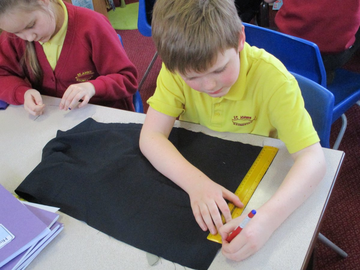 class4stonefold's tweet image. Class 4 have spent this afternoon learning how to sew Anglo-Saxons clothing. We are the fashion designers of the future.