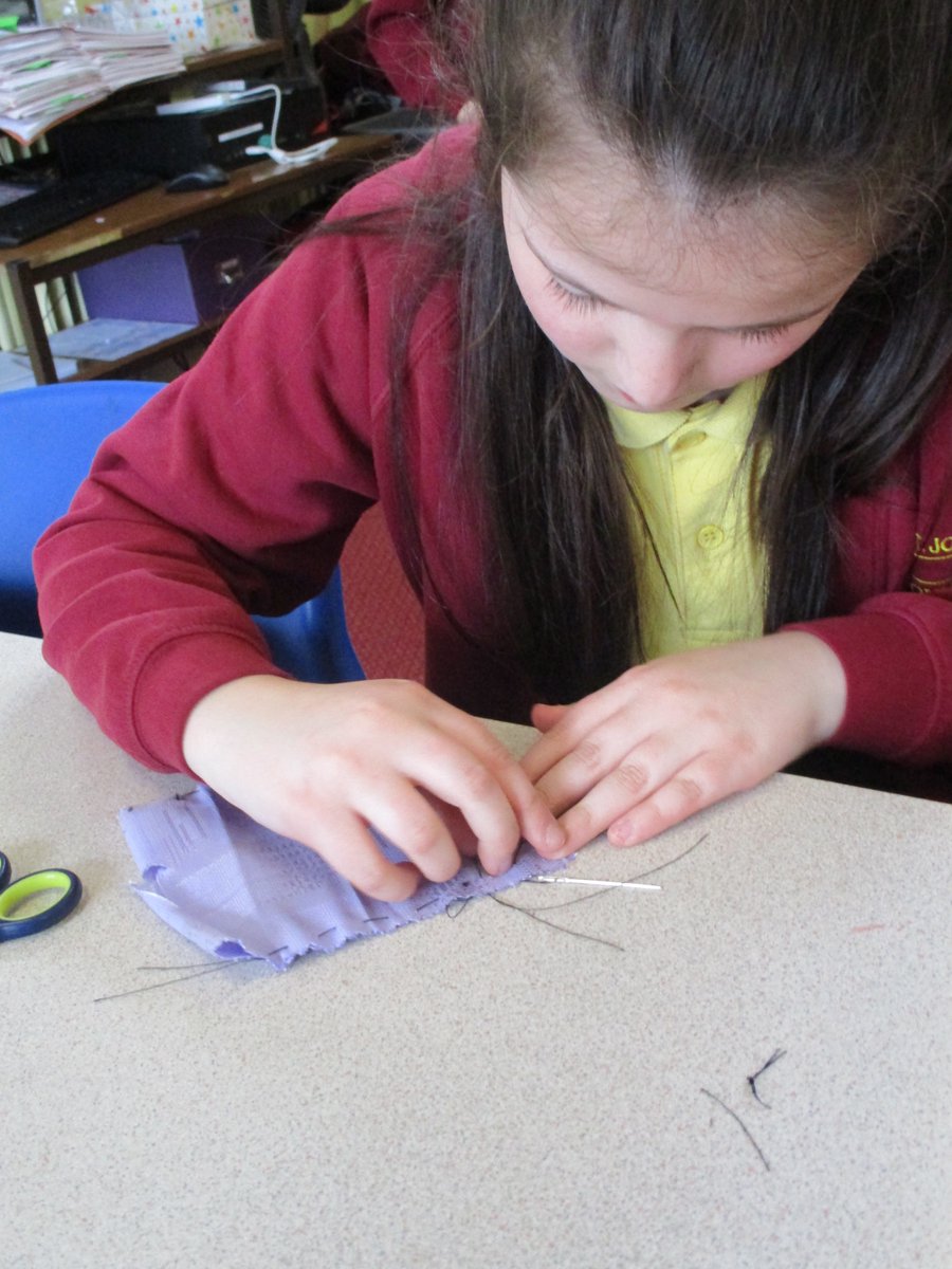 class4stonefold's tweet image. Class 4 have spent this afternoon learning how to sew Anglo-Saxons clothing. We are the fashion designers of the future.