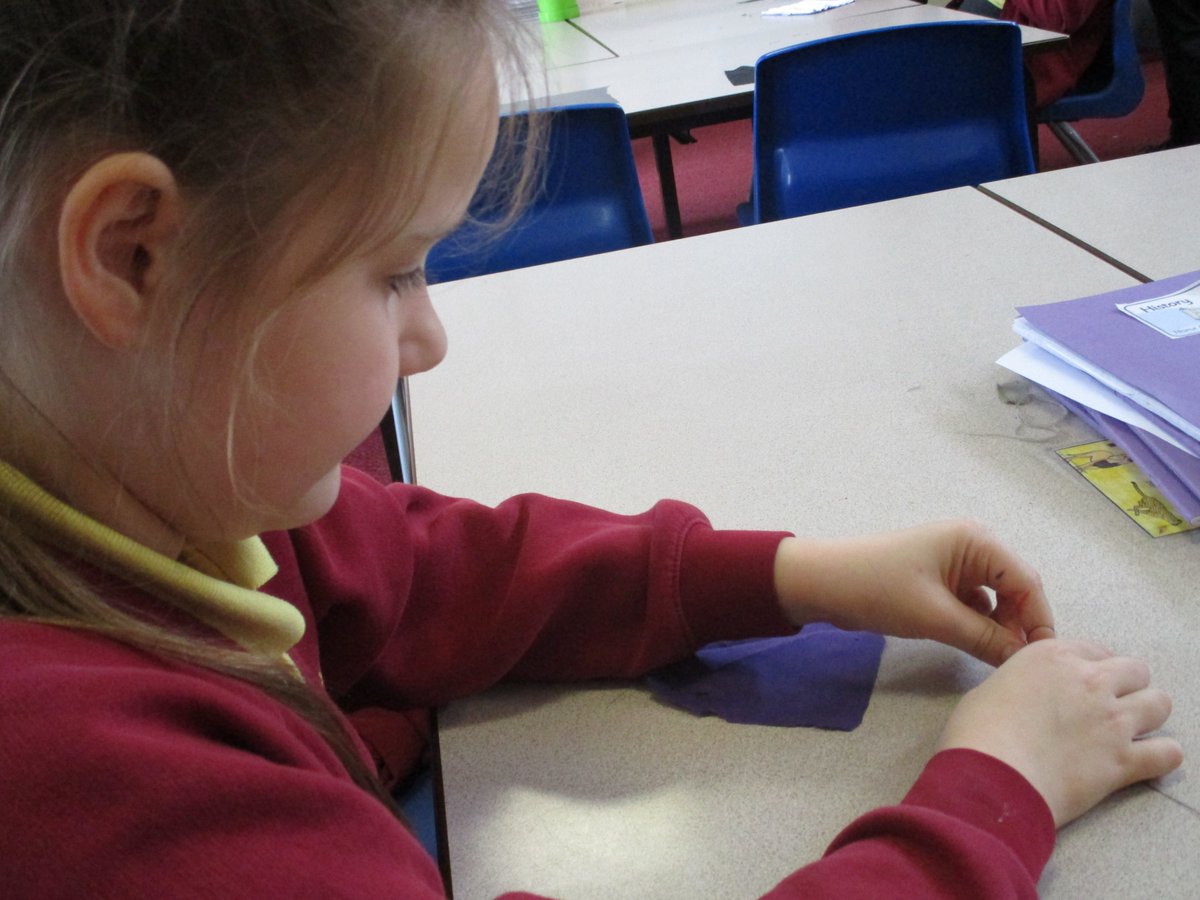 class4stonefold's tweet image. Class 4 have spent this afternoon learning how to sew Anglo-Saxons clothing. We are the fashion designers of the future.