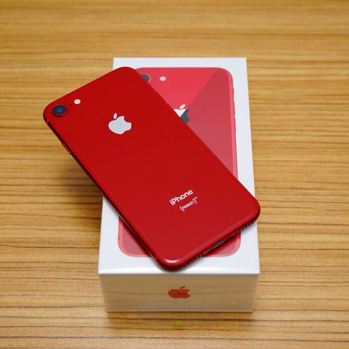 celluhhhhhhhhhh's tweet photo. 📱❤️🍎💋🎈
(📷: @bechan0531)
#iMore #iMoregram #Apple #iPhone #iPhone8 #ProductRED #REDiPhone #REDiPhone8 https://t.co/lCle8qvffl