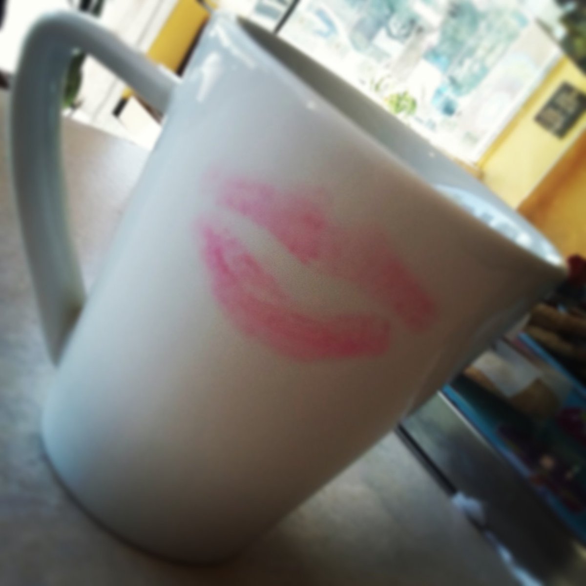 cafferia's tweet photo. Hoy dale un beso al que más queres 💋☕😘 #DiaInternacionalDelBeso #todoslosbesos #Cafe https://t.co/SncpaAGHoq