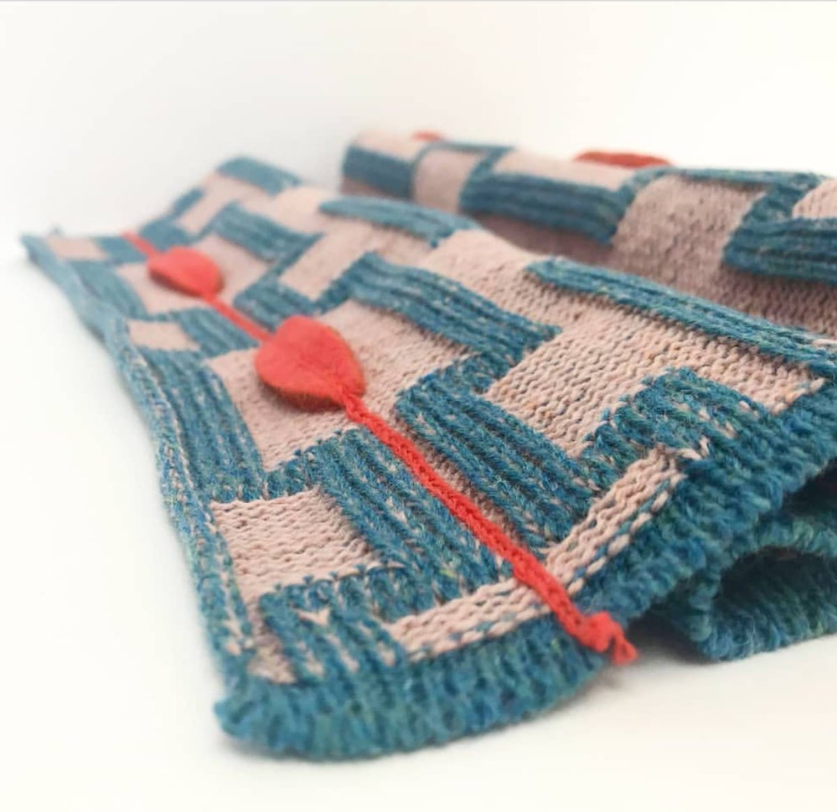 Exciting knits appearing in the knit studio 💙 year 3 meg #knitter #knittersofinstagram #textilesstudent #derbyuni #derbyuniversity #knittingmachine #dubiedknitting <a href="/DerbyUniArts/">University of Derby School of Arts</a>