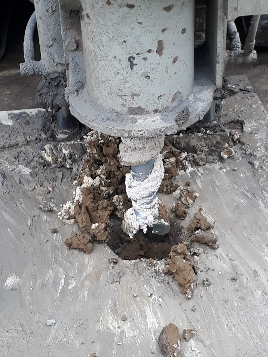 rigbytaylor's tweet photo. Groundwater Dynamics test drilling this morning on the 18th approach at Donnington Valley Golf Club, Newbury #GWD #DVGOLF #RigbyTaylor https://t.co/hQYlgbssuY