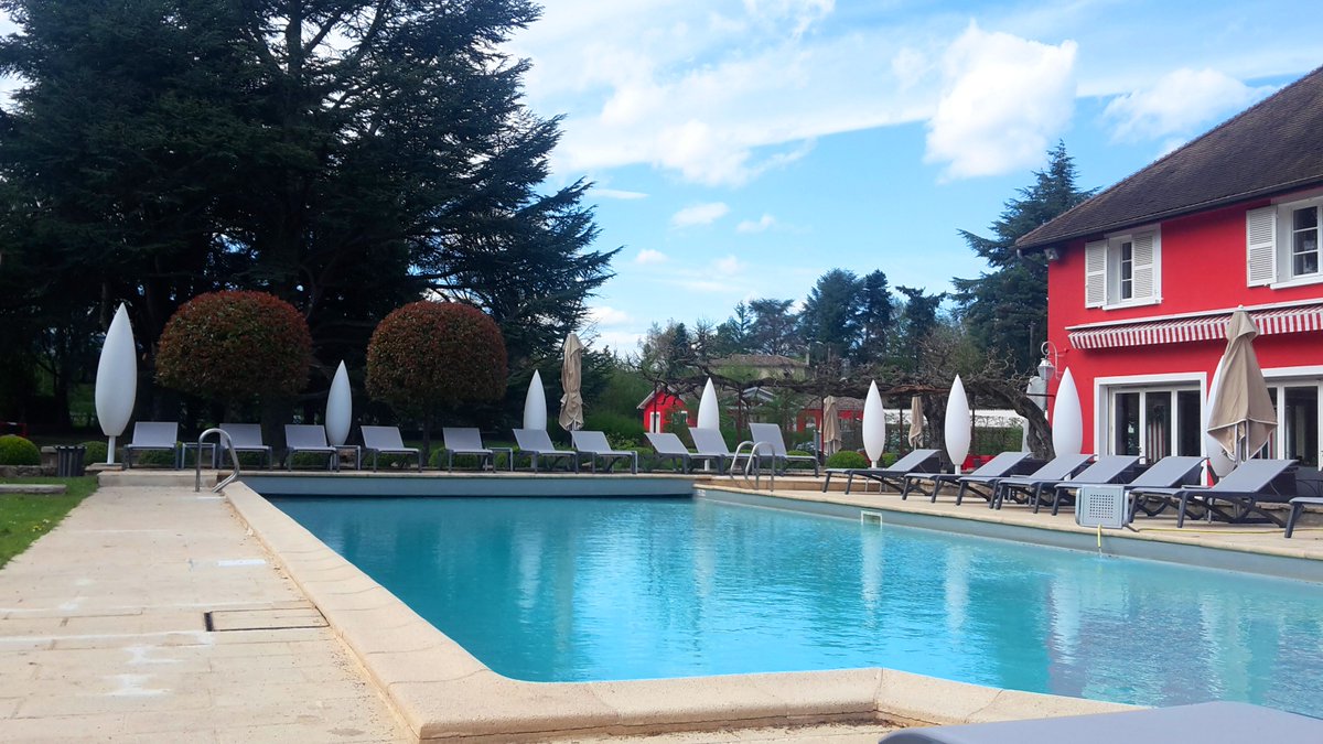 maritonnes's tweet image. On ressort les maillots de bain et la crème solaire ... bientôt réouverture de notre belle piscine chauffée ! #lespritblanc #soleil #piscinechauffée