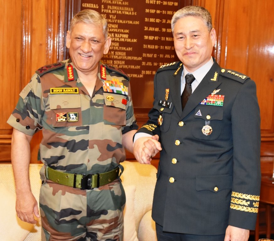 adgpi's tweet photo. General Kim Yongwoo, Chief of Staff, Republic of Korea Army called upon and interacted with General Bipin Rawat #COAS today. Discussed issues of mutual &amp; strategic concern. @SpokespersonMoD @PIB_India @HQ_IDS_India @DefenceMinIndia https://t.co/dDTJKFEC7z