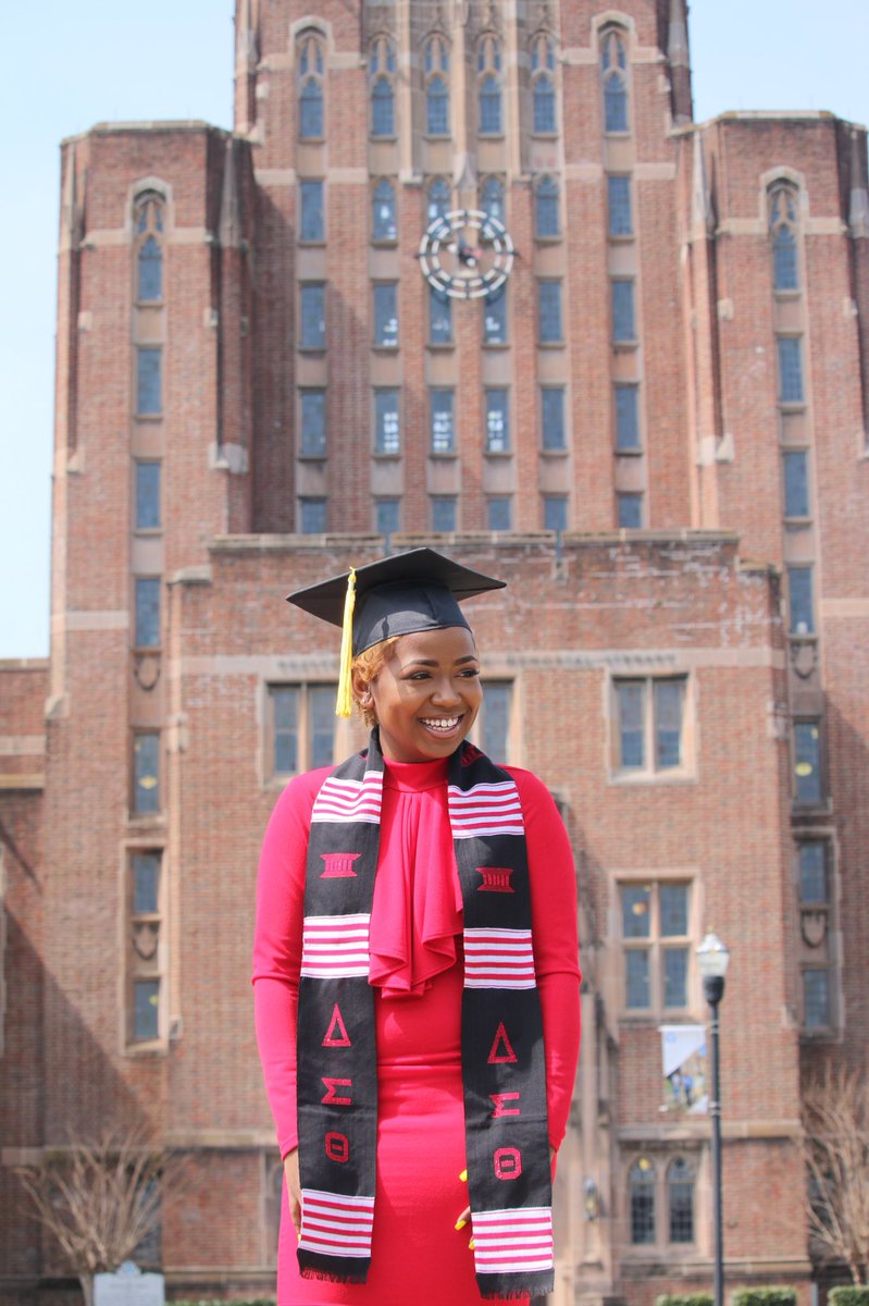 krshotit's tweet image. I heard it’s Grad SZN..🎓😍 #Classof2018 #FiskUniversity #4YearsStrong #MamaIMadeIt #SneakPeek