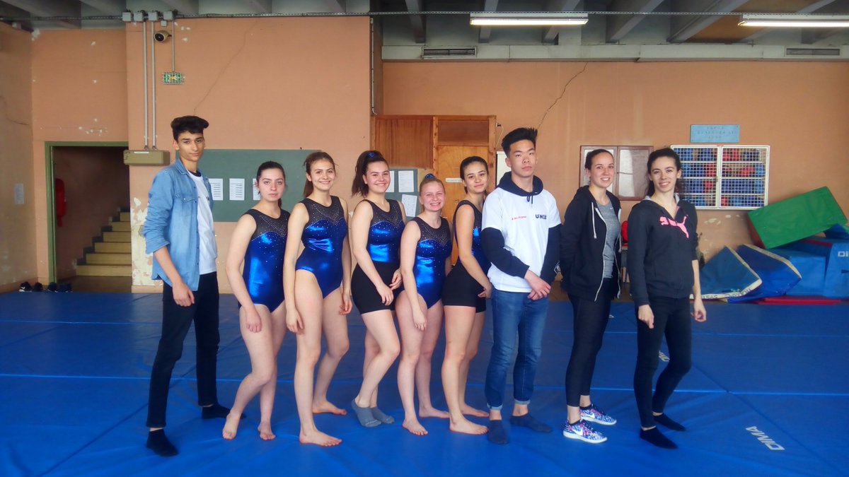 ASNewtonClichy's tweet photo. L'équipe d'acro du lycée #newton de @villeclichy a remporté la 1ere place au Championnat d'académie de l' @UNSS_VERSAILLES en catégorie "lycée excellence" Bravo ! https://t.co/zlphzxY08K