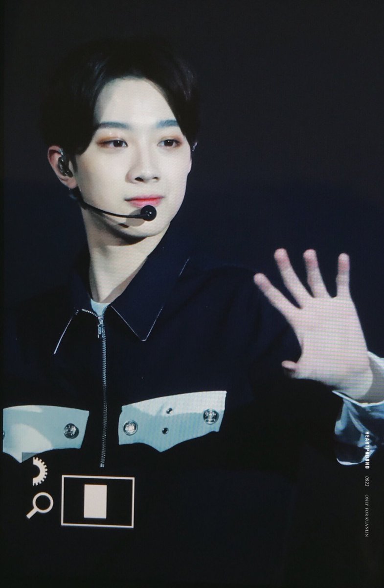 HeartPround0923's tweet photo. 180413 일본 케이콘
ㅠㅠㅠㅠ
#워너원 #라이관린 https://t.co/FuVF8jWfNh