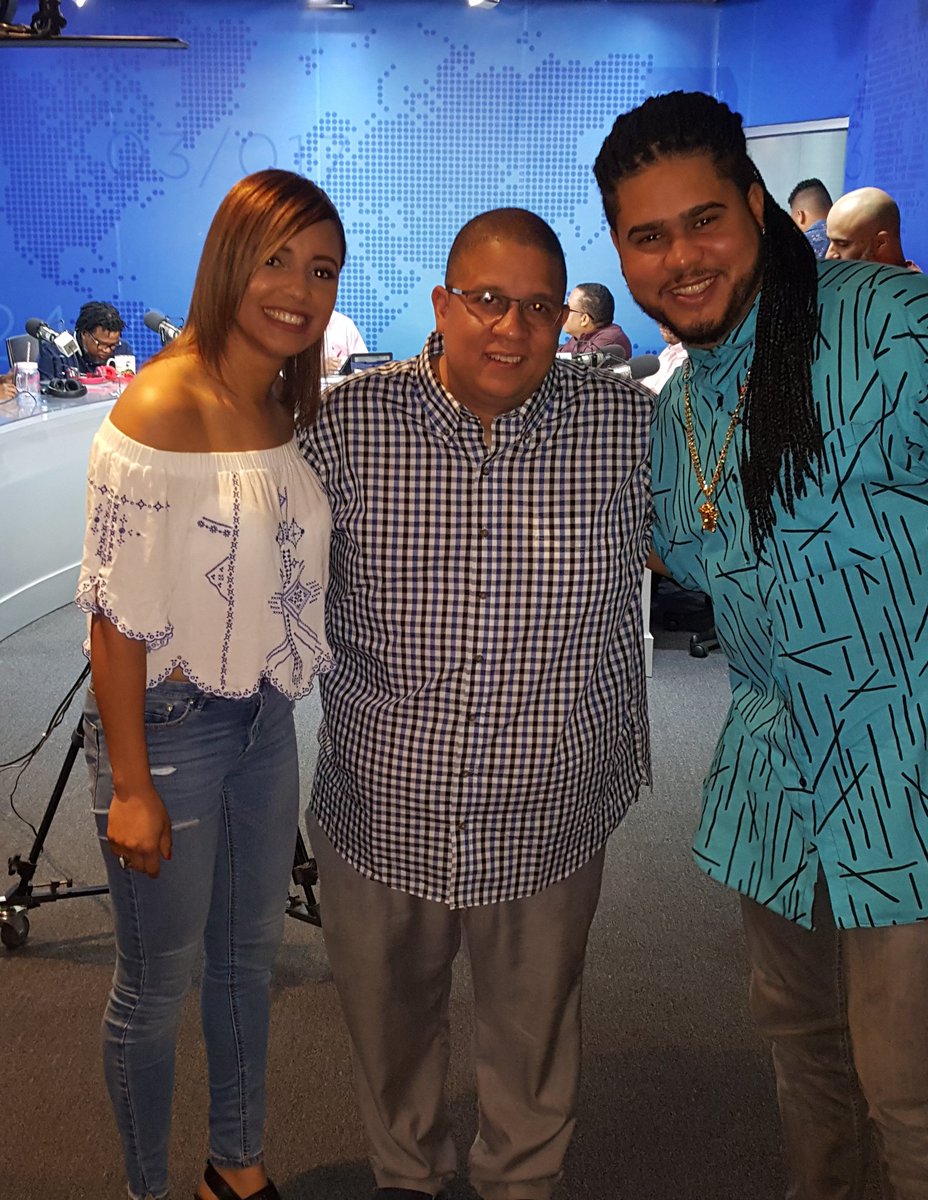 yohelyfigueroar's tweet photo. Con uno de los Duros #hectorelfather @hectordelgadoministries Un verdadero hombre de la Fe. #MickyJoly #TuCaminaito @gatopromoctions @osirisbaez @jolypavia @mickyzarzuela https://t.co/LFSXC2r5tp