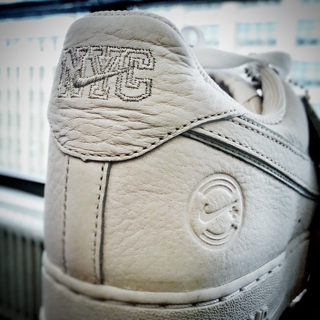 MikeLawrie's tweet photo. Excited to see this new tech in action @Nike #NikeConnect #AF1 @NikeNYC #nfc #nike #nyc https://t.co/XuQMqBzNhs