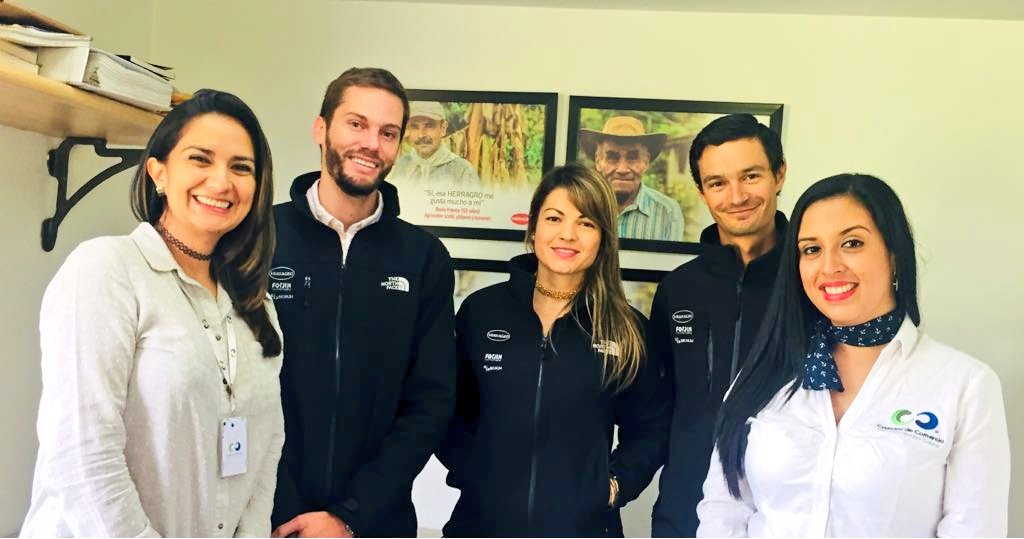CCManizales's tweet photo. Continuamos con la vinculación de empresas a la estrategia comercial de los 50 años del Buque Gloria de @armadacolombia esta vez se unen #Herragro y #Hemali de (Riosucio) con su marca de vestidos de baño Agridulce https://t.co/Z6B9xctpc6