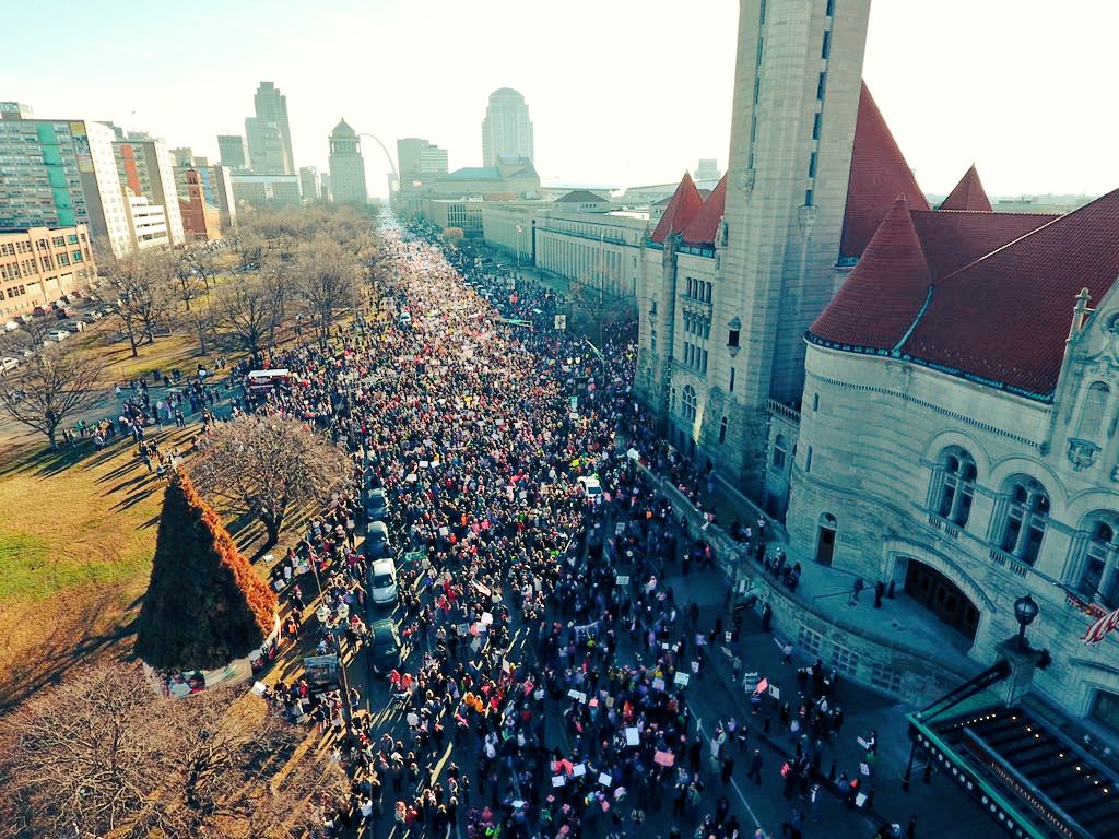 SaysHummingbird's tweet photo. Hundreds of thousands of Americans vow to protest across all 50 states if Trump fires Mueller.

Retweet if you are one of them.

#ProtectMueller https://t.co/jzcgF7pPKp