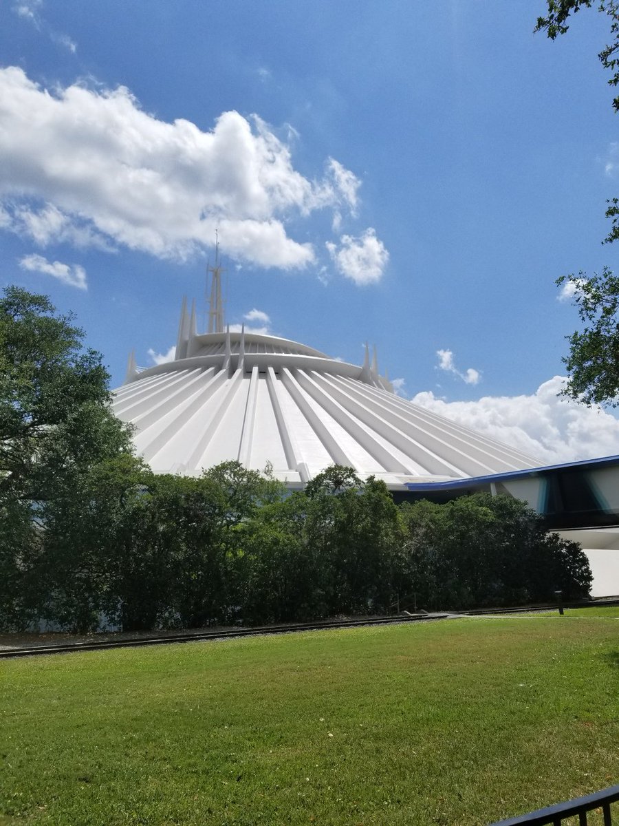 thedisneylocal's tweet image. That Time We Lost a Backpack on Space Mountain thedisneylocalblog.com/2018/04/13/tha…