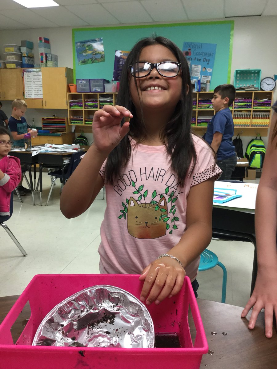 Bworkman_Lewis's tweet photo. What better way to learn about the Gold Rush than to pan for gold! #lewisinspired https://t.co/SZBgPGtakI