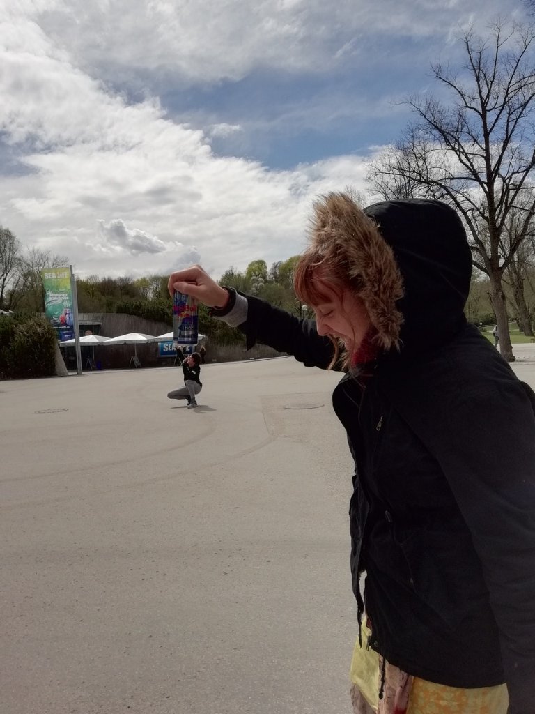 redbullARG's tweet photo. ¡#Europa es casi de ellos! El #FOCTeam ya se encuentra en #Munich, llevan acumuladas cientos de aventuras y más de 1100 km. ¡No dejes de votarlos y seguir su historia! 👉👉 https://t.co/zmoUCOj656 https://t.co/YlFZtGEQxg