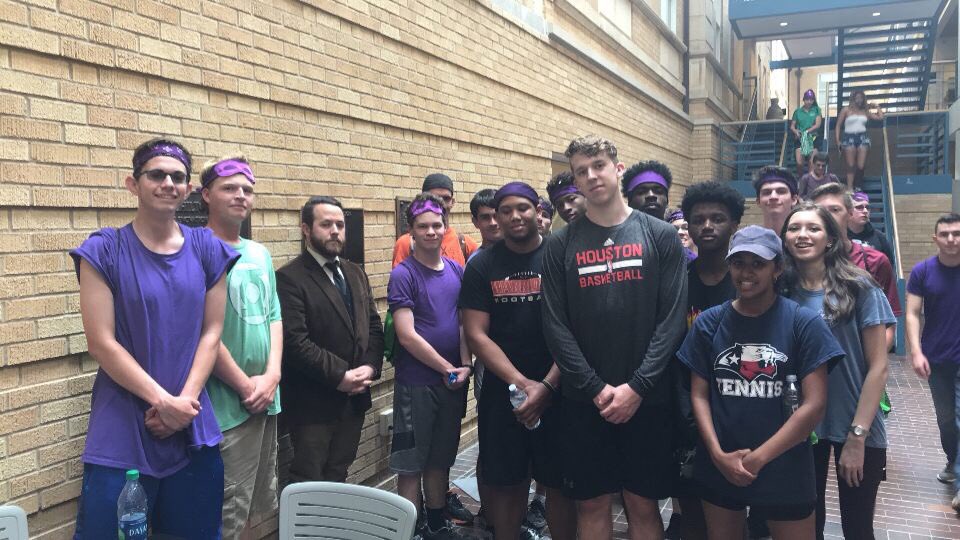 CorinneFrenchTX's tweet image. #TeamENG @UNTadmissions #UNTPremier CHILTON Hall clue