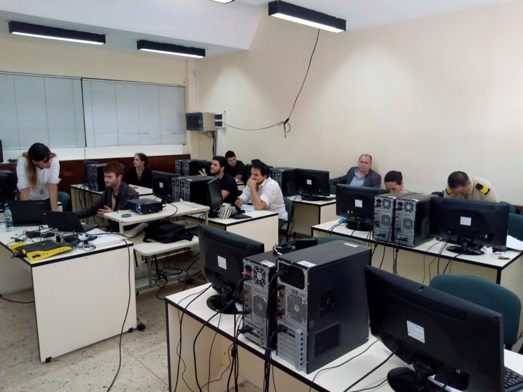 MaruMoreiras's tweet image. Capacitacion #eBeePlus al Instituto Geografico Nacional #IGN #drones #cartografia #topografia @geosistemassrl @Sensefy @ARGENTINAIGN