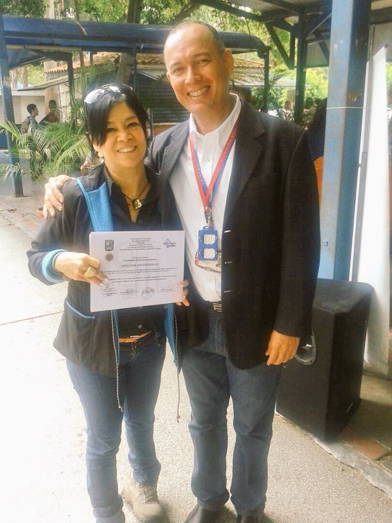 capellaniauc's tweet photo. Agradecidos con el Decano de la facultad de ingeniería @jlna55 y el coordinador sectorial  @eduarsanchezh por otorgar reconocimiento a nuestra Capellania por misas y eventos eclesiales realizado en la facultad @UCarabobo @TiempoUC @padrejoel95 @Porxtojuan https://t.co/R1LRYzvDIV
