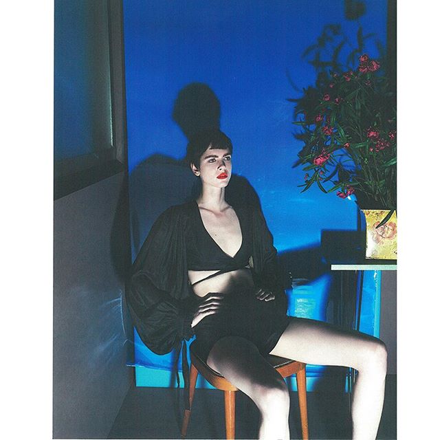 VNYmodels's tweet image. @ammxrnd 🥀
Feature for the latest @VogueItalia #CoverStory
April Issue
📸 @mertalas &amp;amp; @macpiggott 
Styled @mariecbchaix 
Editor @efarneti 
Creative Director @gb65 
Hair @damienboissinothair 
Makeup @thomasdekluyver 
#VNYStandard #CoverGirl zpr.io/n8Nre