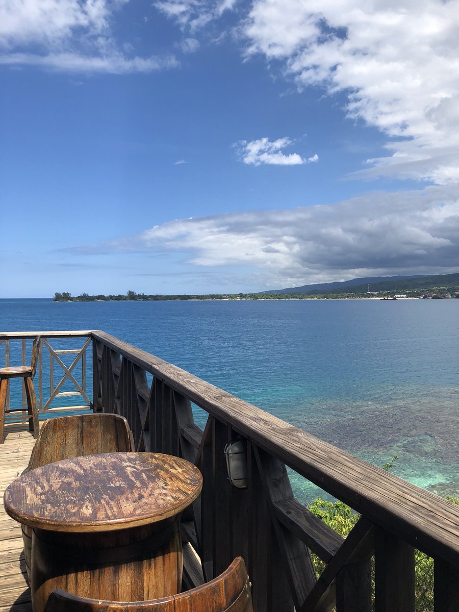 paigemcbridee's tweet photo. who’s coming to jamaica with me and dillon? 🤩 https://t.co/DyMJlBhCdL