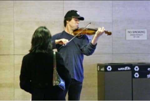 تعال وساعزف لك ترانيم أبديه البقاء وسااصنع من صوتك العاجي لحنا اوحد به لغات العالم وسااصنع من صوتك ترياق ادواي به وطني الممزق