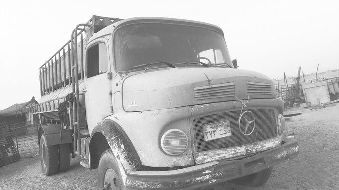 كل ذكرى لا اظلم اليل جاتك ساريه
كنها غفلٍ مع البدو تنتع لـ الشدود.