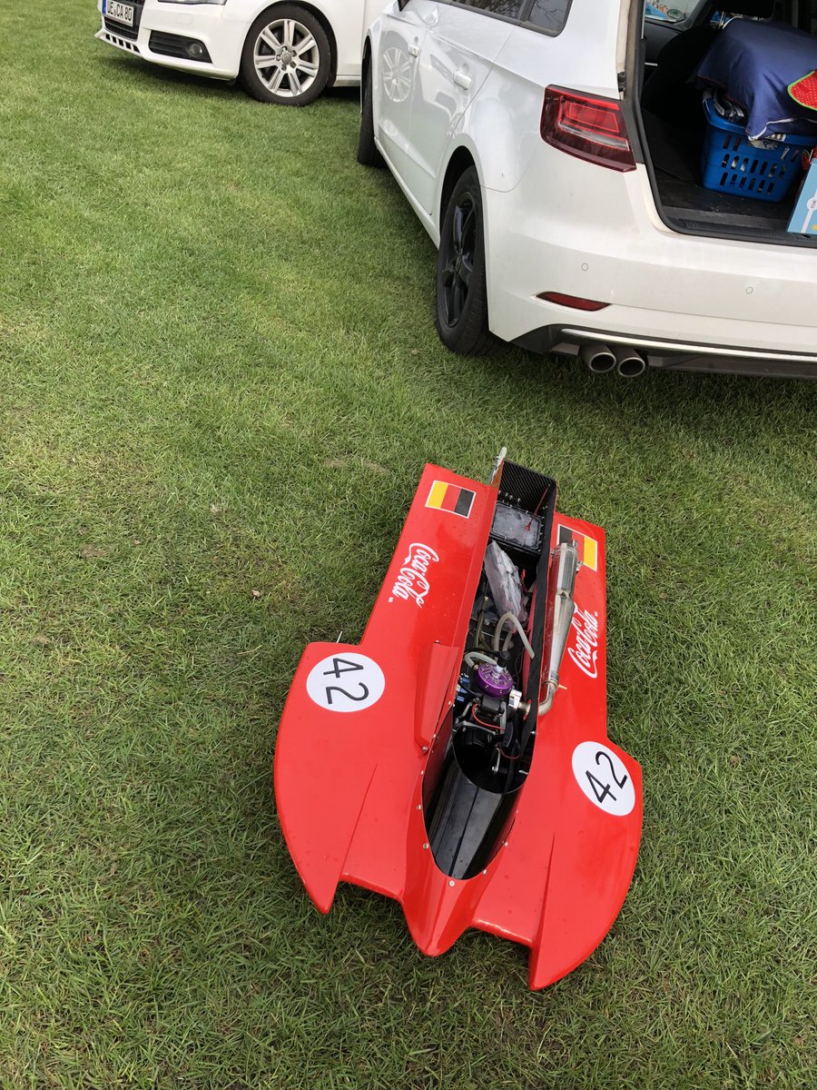 danta's tweet image. Mein Boot42 sieht neben dem Turbinenboot etwas bescheiden  aus. Fahren die Kerosinturbinenboote, fahren gleichzeitig keine anderen Speedboote! #SpeedBoot