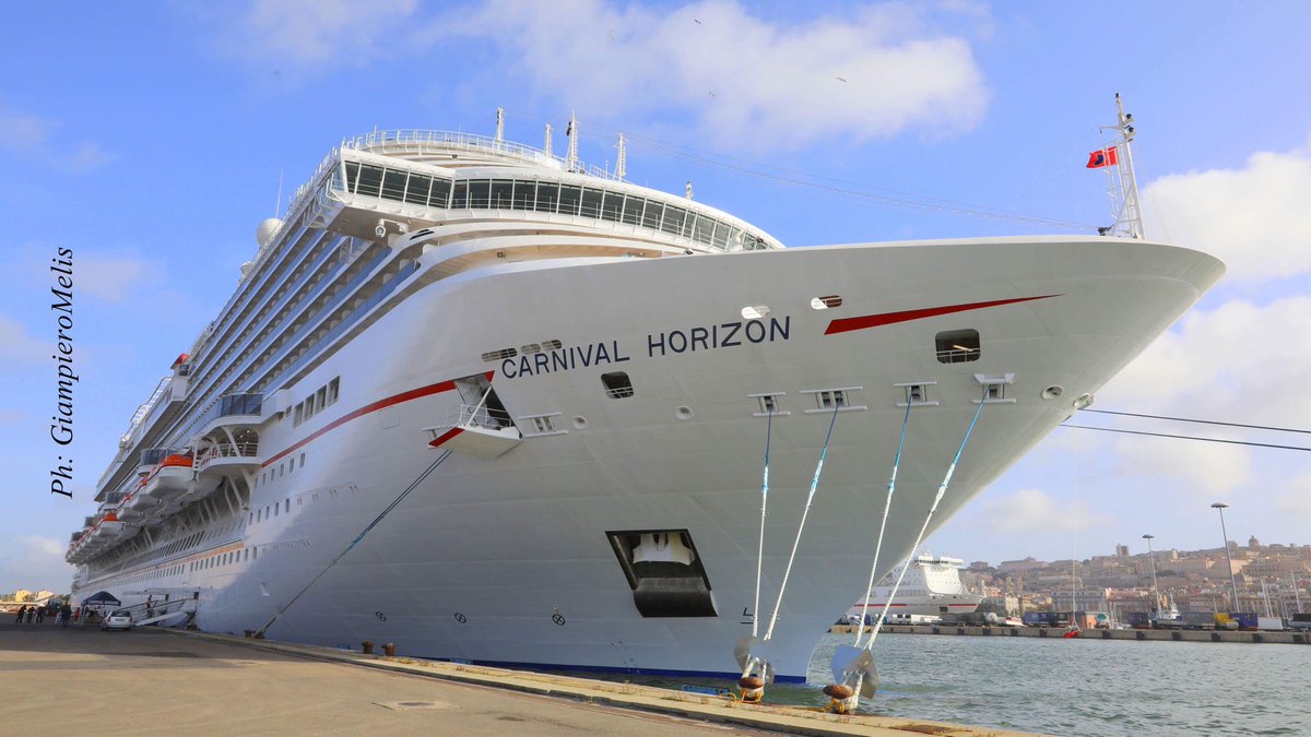 MCilloccu's tweet photo. #Cagliari si conferma meta di riferimento per le più importanti compagnie crocieristiche mondiali.
Oggi scambio dei crest sulla nuovissima Carnival Horizon. 
#cagliariturismo #cagliaricruiseport #CarnivalHorizon https://t.co/gXQEwO7Hxs