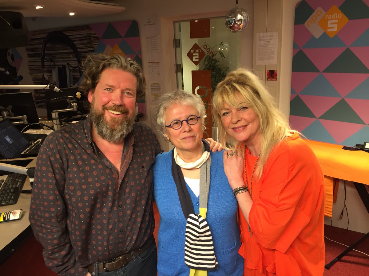 DeMAXradio's tweet image. Vanavond te gast Lutgard Mutsaers over Kaz Lux en Mark Boog + @yaelvinckx over #BookstoreDay