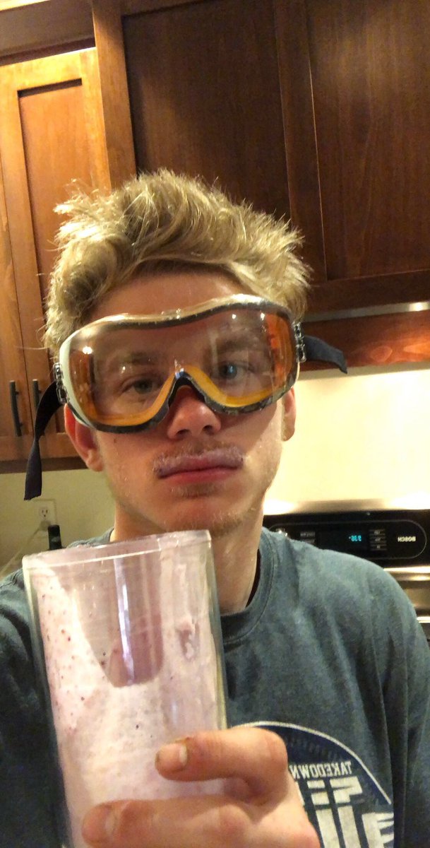 BoywhoCooks13's tweet photo. New vid going down tonite stay tuned my friends #friends #cooking #dewalt #smoothie #IronChefGauntlet #foodtravelchat #SMOOTHIESCLUB #Smoothies #FoodieFriday #FoodForThought #NinjaWarrior # https://t.co/8LI4ZqUsxu