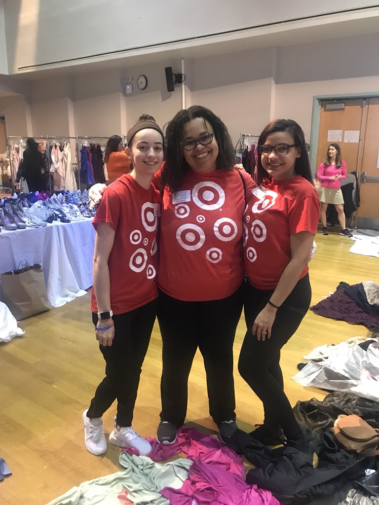 TargetMichele's tweet image. I love me front end leaders. I appreciate them so much. Here supporting the Prom Event. #frontendmagic #targetvolunteers #promevent