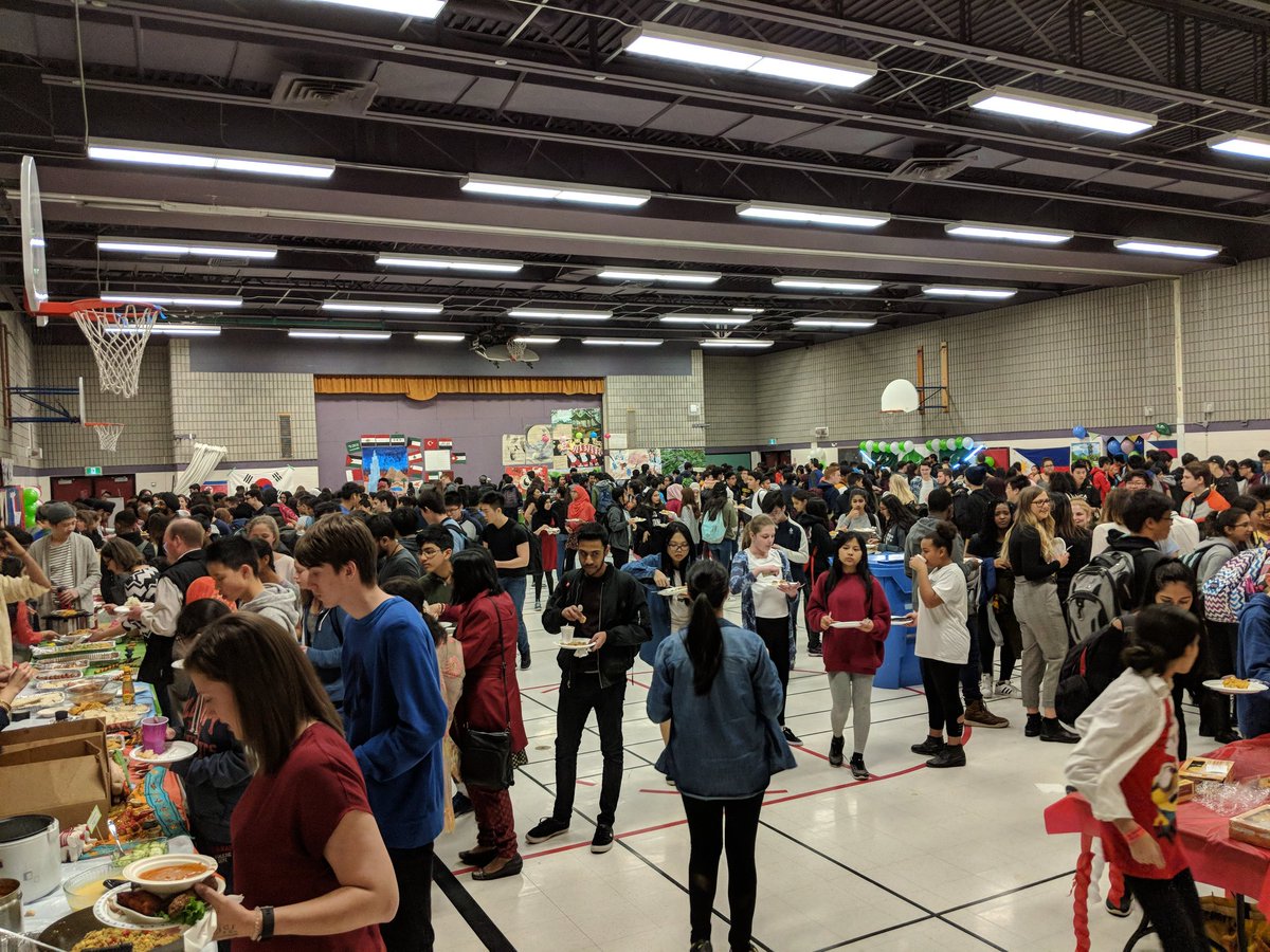 The #InternationalBazaar is here! Join us in Gym A/B! 🇦🇮🇦🇹🇦🇴🇧🇬🇧🇷🇧🇪🇨🇦🇨🇳🇨🇱🇬🇧🇫🇷🇬🇷🇮🇷🇰🇷🇲🇽🇷🇺🇸🇰🇻🇳🇱🇰
