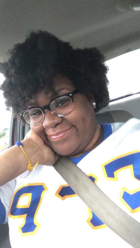 Thicknfluffy's tweet photo. #Friyay #flattwit #goodhairday  #onedimple https://t.co/YCQ1A3e4wq