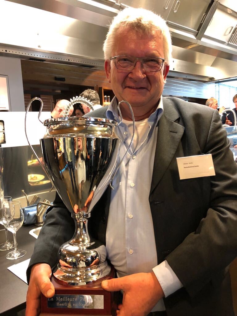 Afgelopen dinsdag hebben wij de 1e prijs gewonnen voor ons nieuwe product “Moelleux pistache aux framboise”. Hiermee mogen wij ons Premier Pattisier 2018 noemen🥇#heerlijkenheerlijk #Gildevandebeterebanketbakkers #1eprijs #trots #topteam #banketbakkerijstoffer