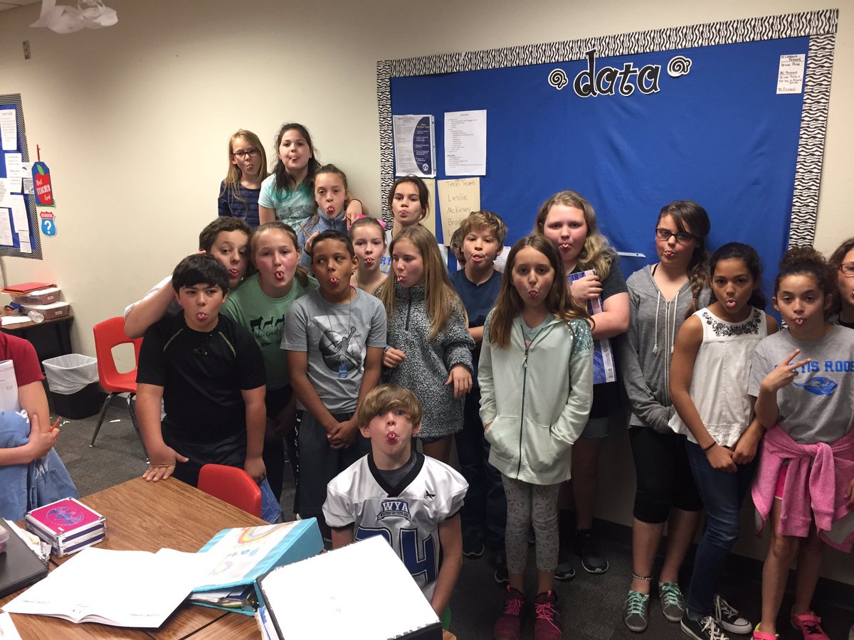 TLCast22's tweet photo. Exploring traits- who can roll their tongue? #whywisd #curtisel https://t.co/mkASrE2zaW