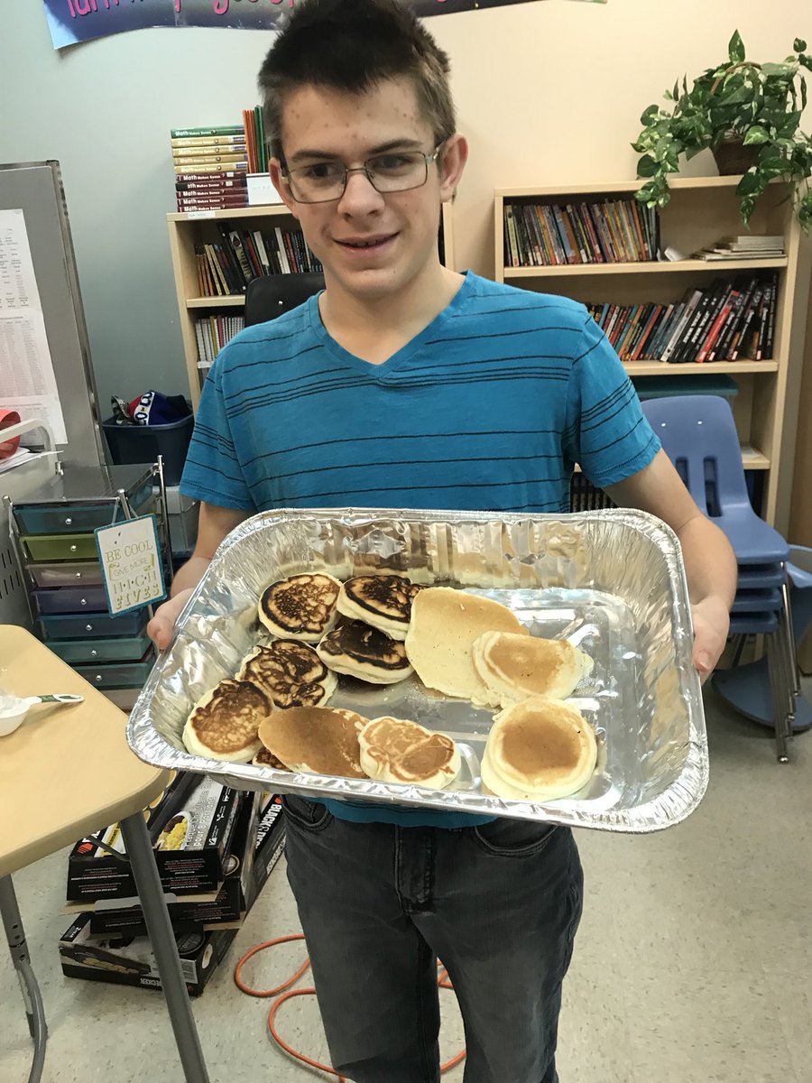 hawksgod88's tweet photo. Fruity Pancakes Friday at #RMAP #healthyschoolcup2018 #prsd8 @MovingChoosing https://t.co/W029f8HBsR