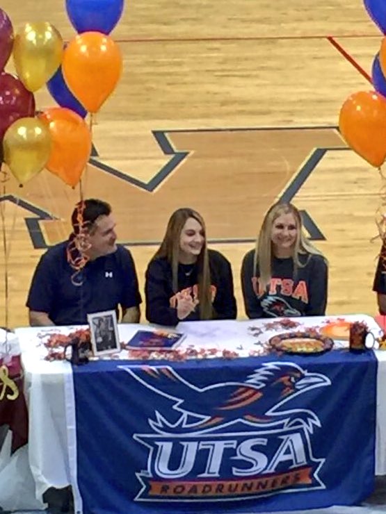 LonestarSCSA's tweet photo. Huge congrats to Kaitlyn Bumgarner on signing her #NLI to play soccer @UTSASoccer #LSSApride #collegepathway https://t.co/IsGIt4UbY3