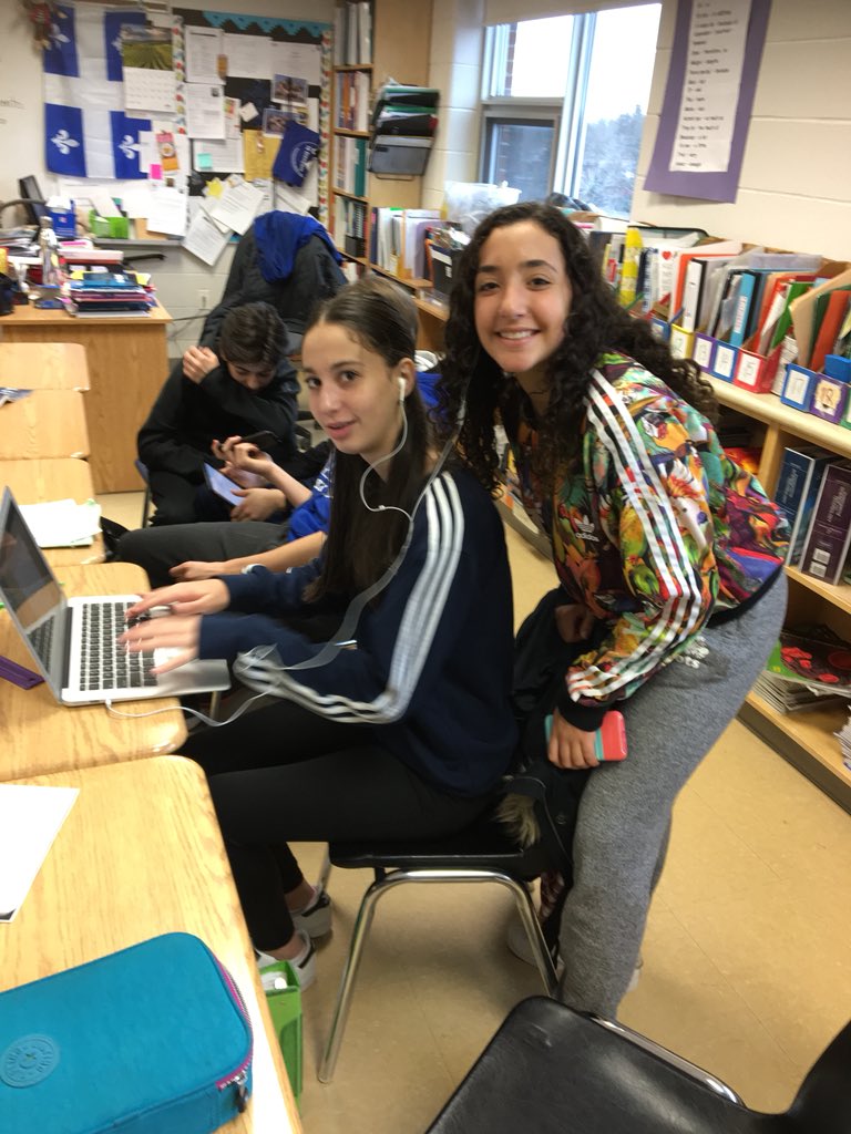 MmeFazio_HF's tweet photo. Science fair yeahhhh!#gr8science fair @MmeFazio_HF https://t.co/6tq60mvPvt